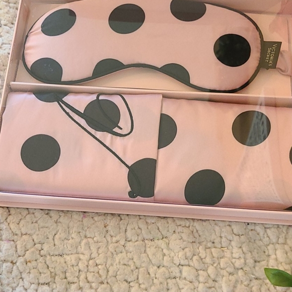 💜New VS sleep mask set💜 - Picture 5 of 8